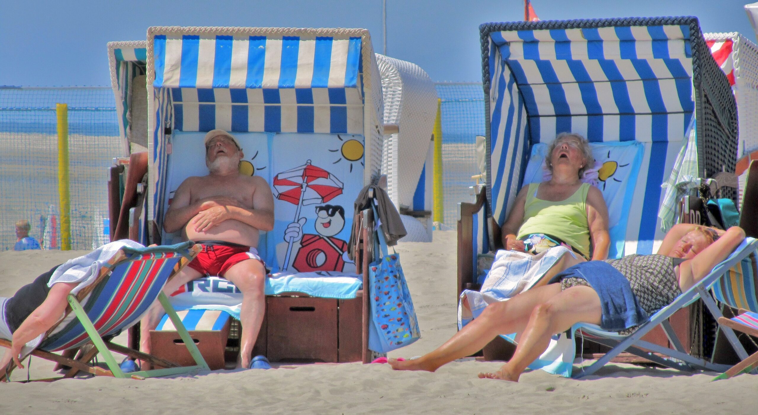 Arno Scholz aus Moers hat bei seinem Urlaub im Juni  2011 auf Borkum diese beiden Schnarch-Körbe entdeckt!      liebe Grüße,   Ihr Leser   Arno Scholz, Moers