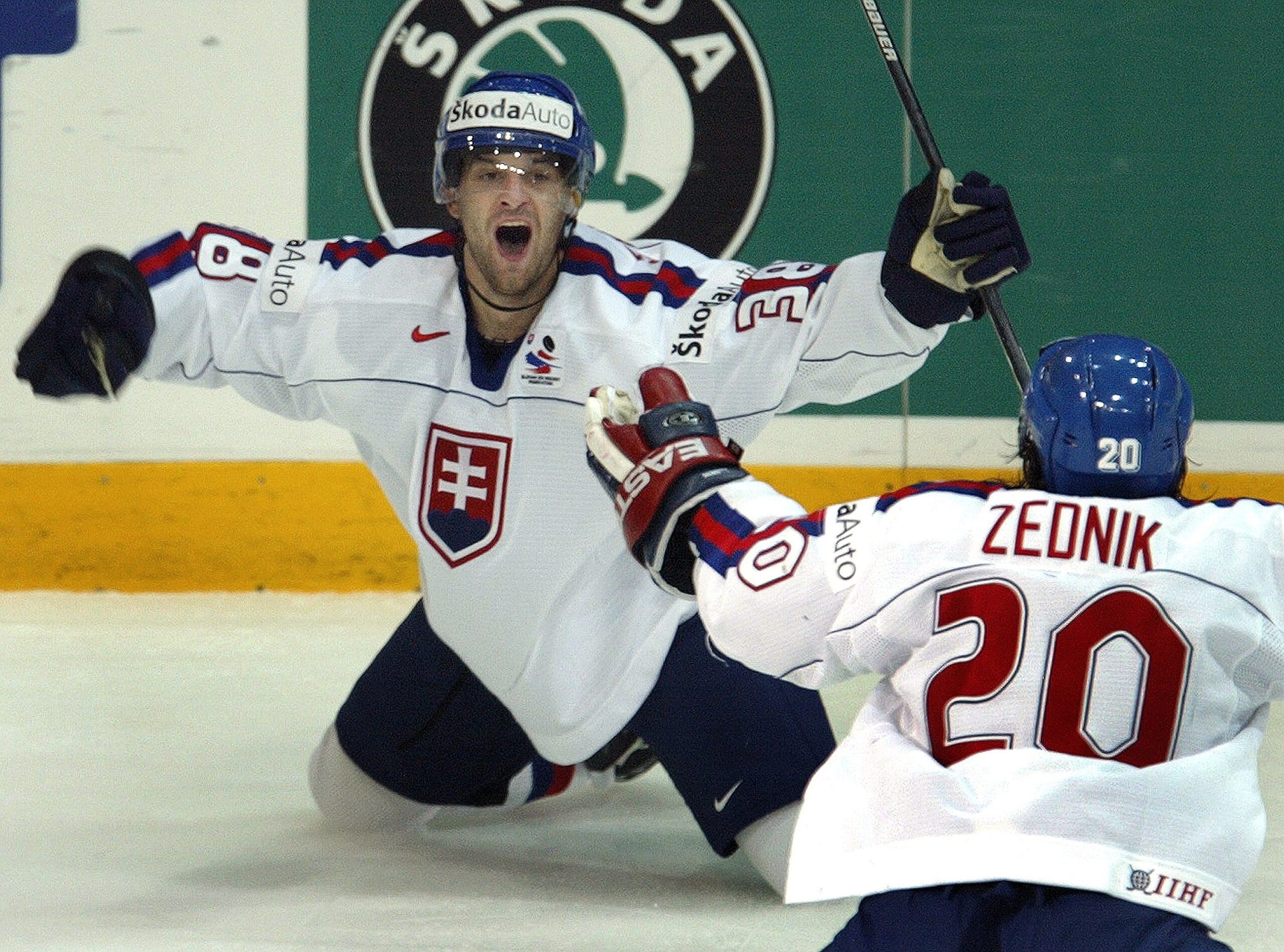 Auch Pavol Demitra (L)...