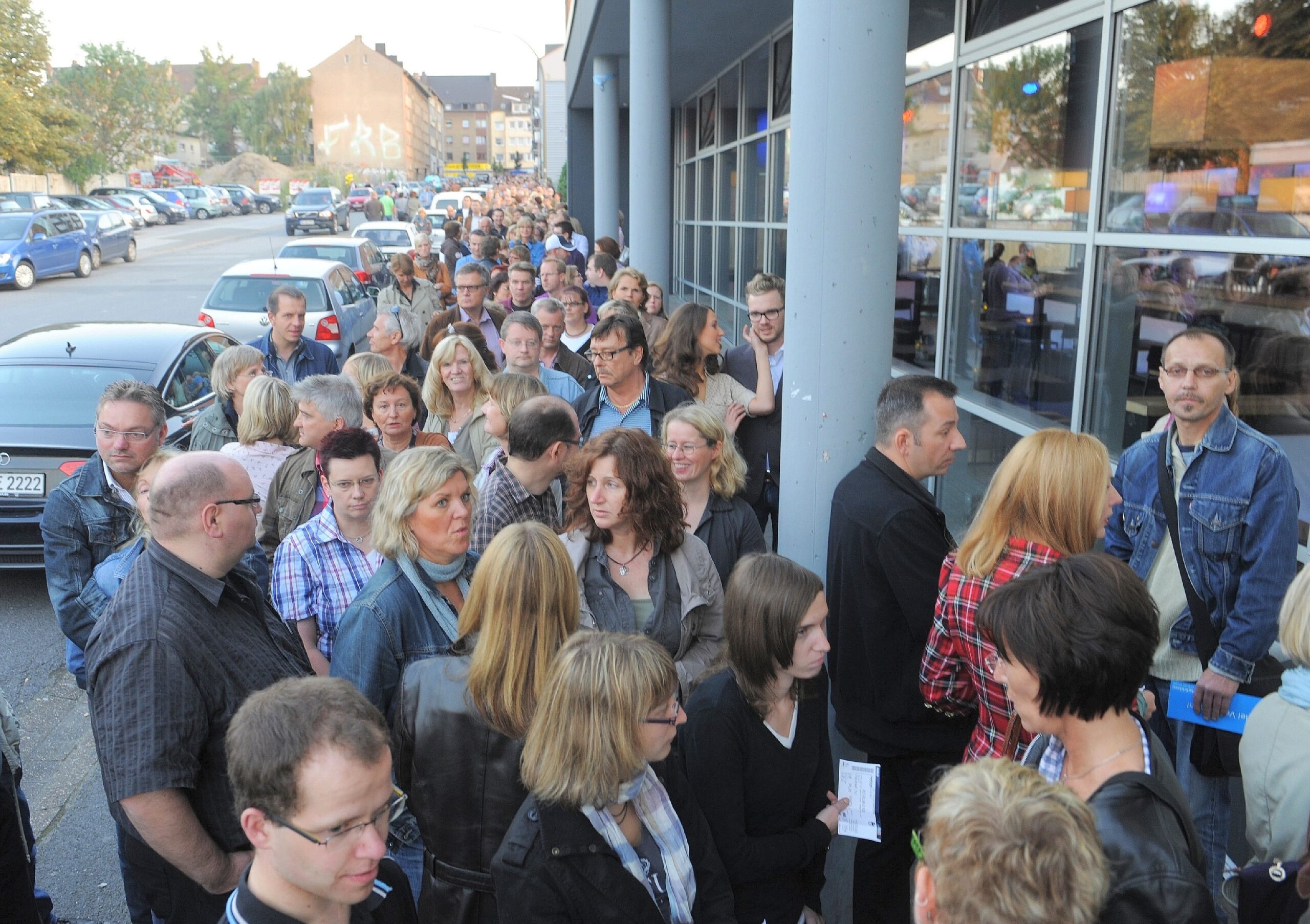 Im Nu ausverkauft! Der britische Pianist und Shomaster Jools Holland brachte Herbert Grönemeyer und Marc Almond als Überraschungsgast zum Konzert ins FZW nach Dortmund mit. (15. September 2011)