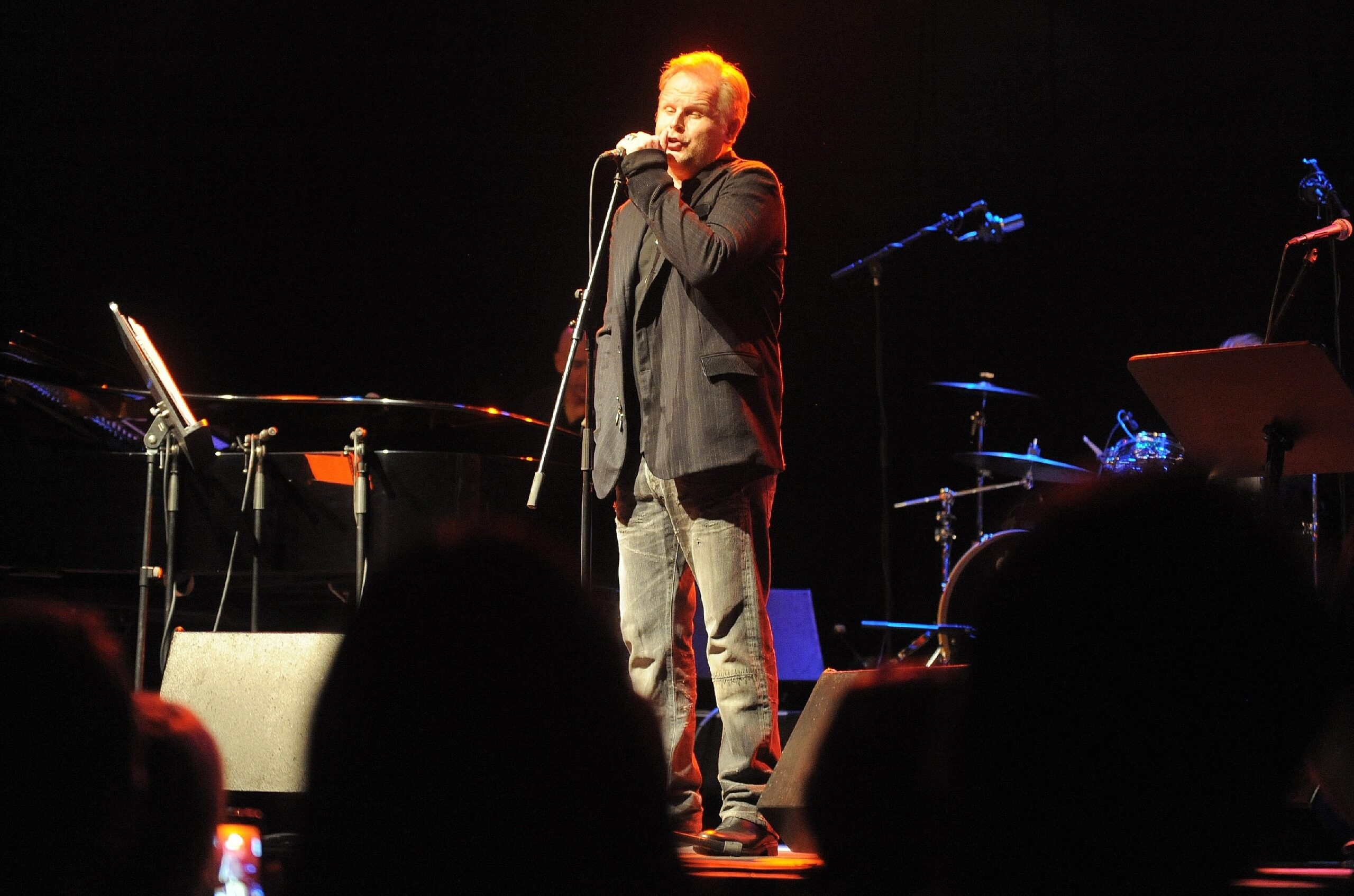 Herbert Grönemeyer (Foto) und Marc Almond treten als Überraschungsgast beim Konzert des britischen Pianisten und Shomasters Jools Holland im FZW in Dortmund auf. (15. September 2011)