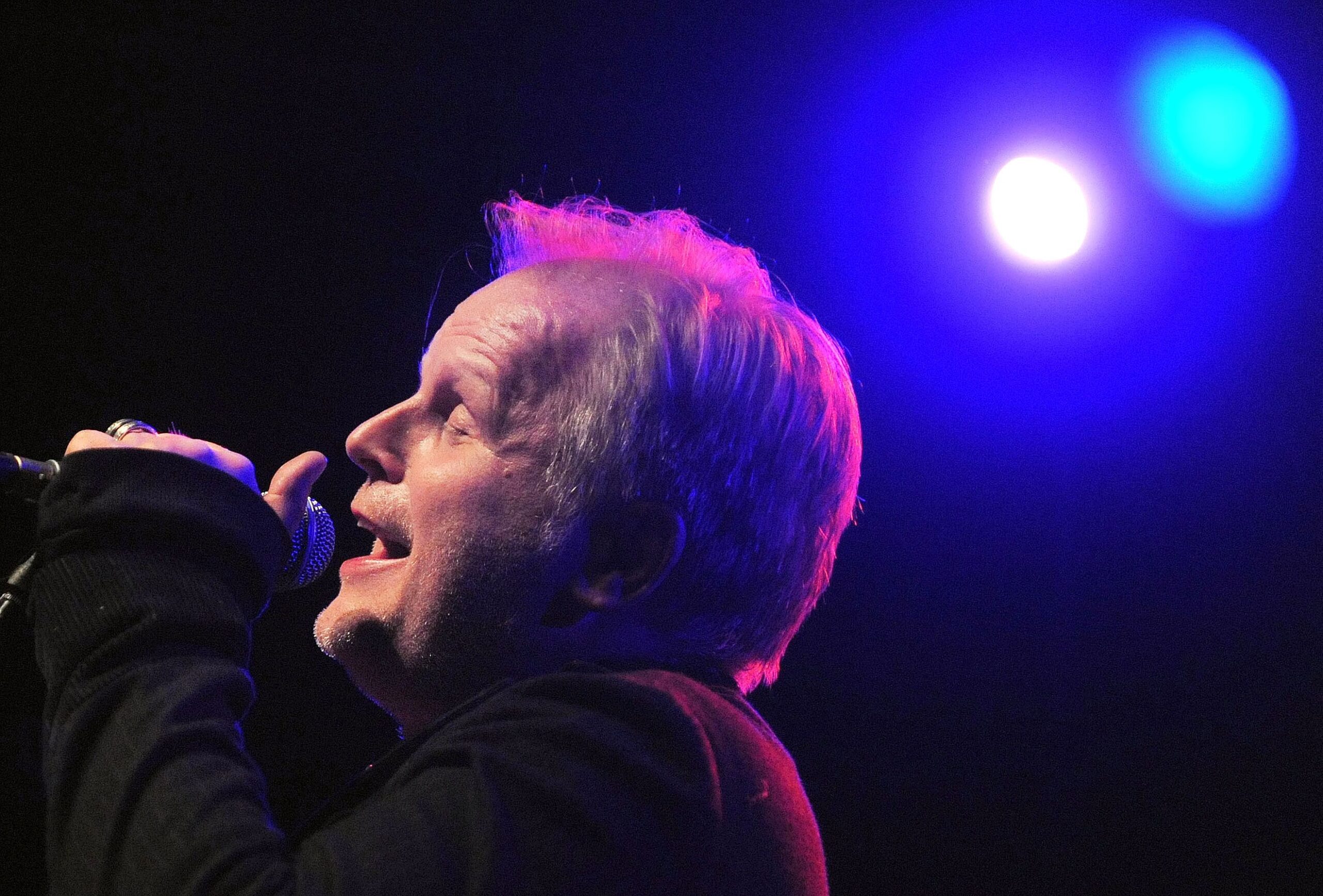 Herbert Grönemeyer (Foto) und Marc Almond treten als Überraschungsgast beim Konzert des britischen Pianisten und Shomasters Jools Holland im FZW in Dortmund auf. (15. September 2011)