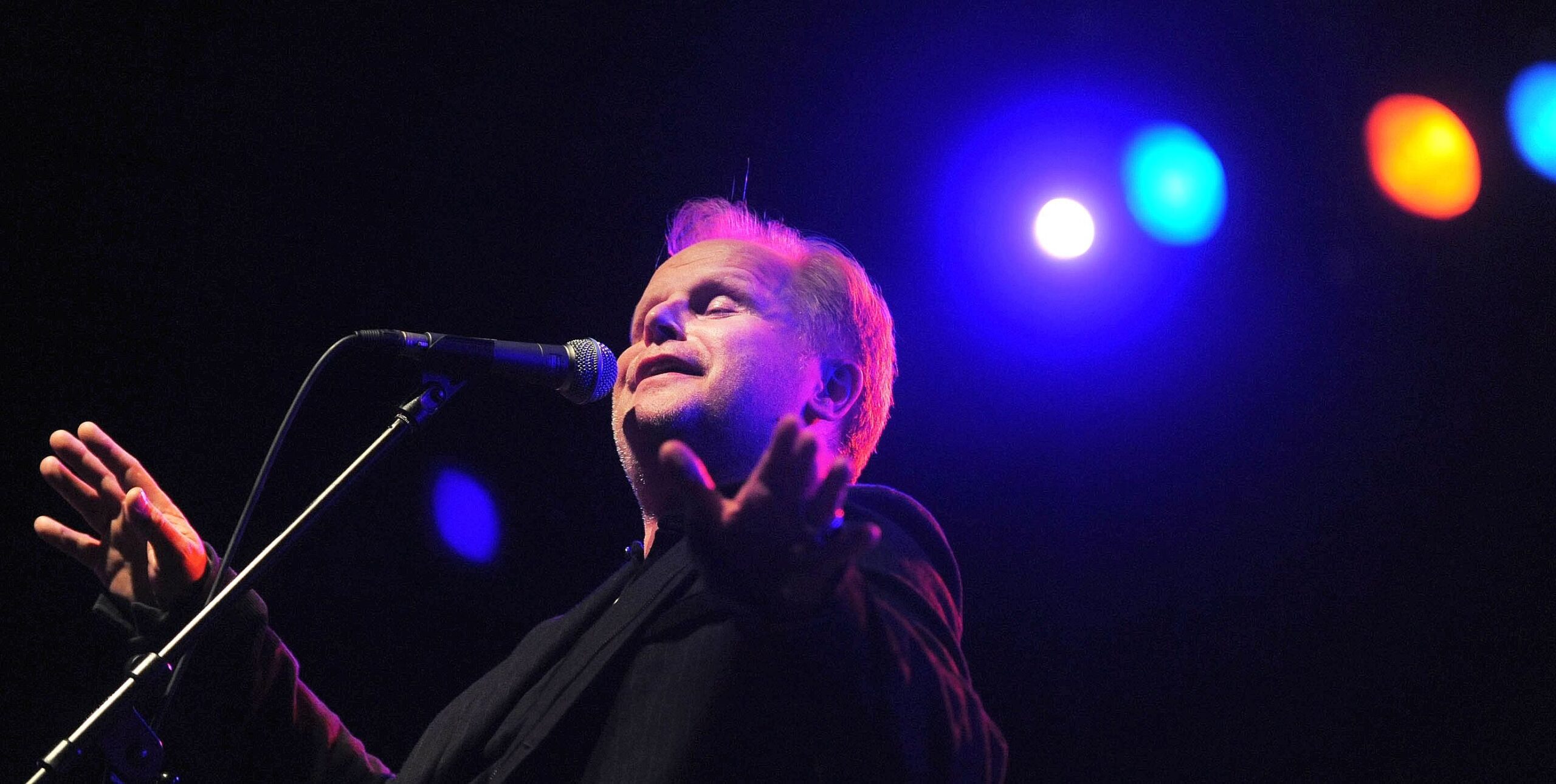 Herbert Grönemeyer (Foto) und Marc Almond treten als Überraschungsgast beim Konzert des britischen Pianisten und Shomasters Jools Holland im FZW in Dortmund auf. (15. September 2011)