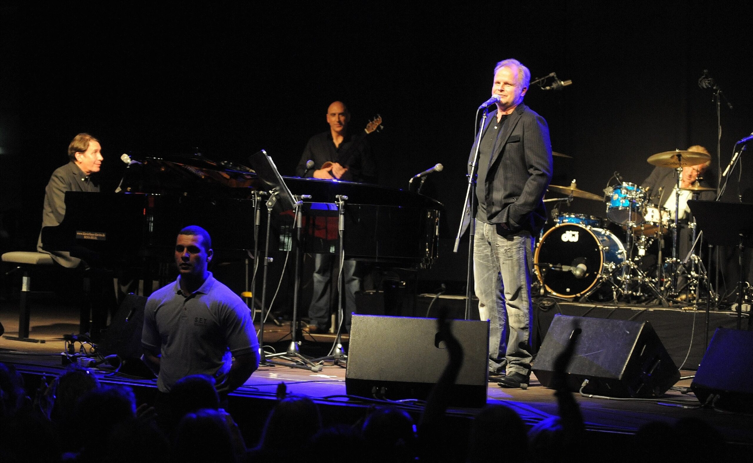 Herbert Grönemeyer (Foto) und Marc Almond treten als Überraschungsgast beim Konzert des britischen Pianisten und Shomasters Jools Holland im FZW in Dortmund auf. (15. September 2011)