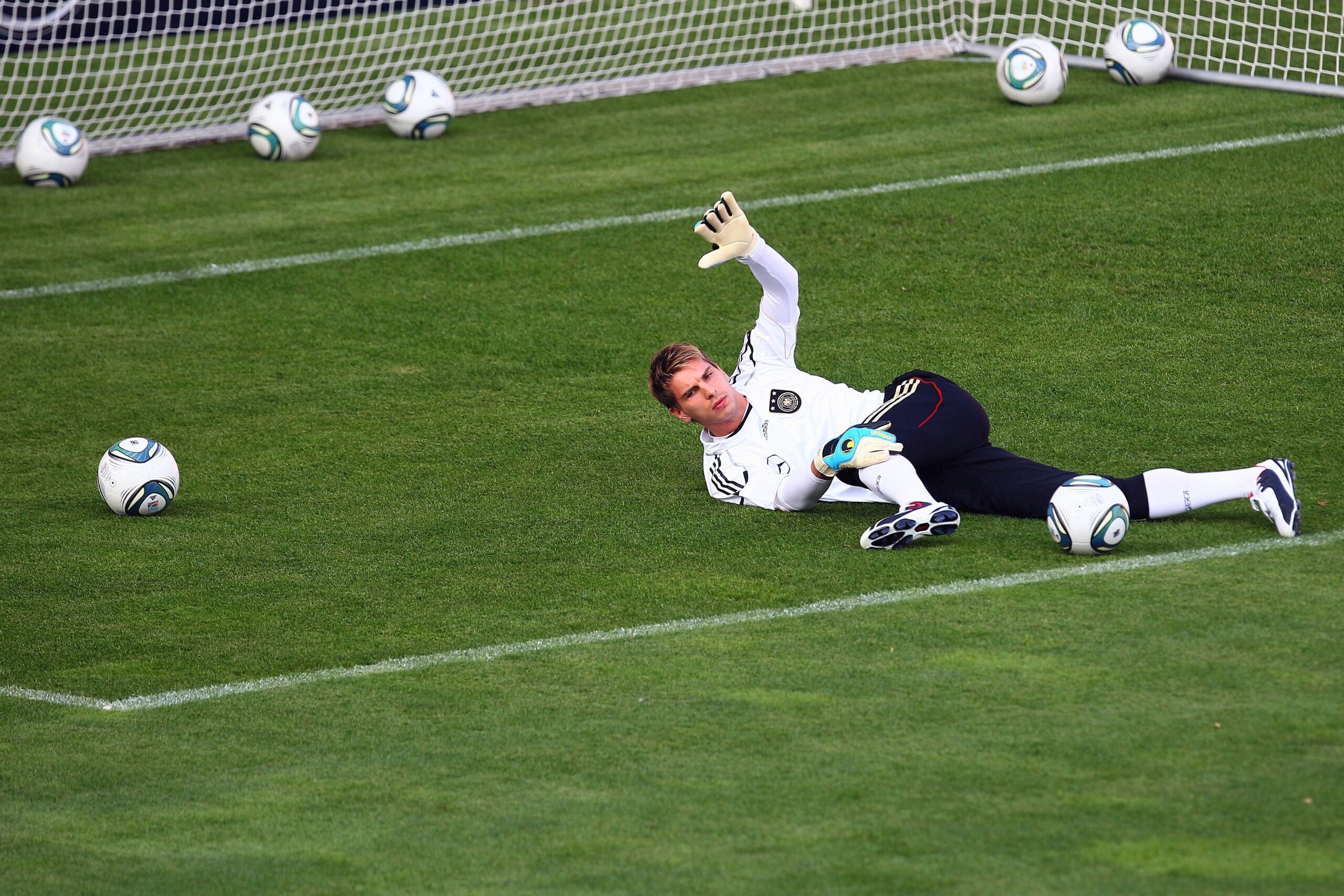 Den Lohn erntet der ehemalige Keeper von Manchester United mit der zweiten Nominierung für die Nationalelf. Formcheck: 3 Sterne.