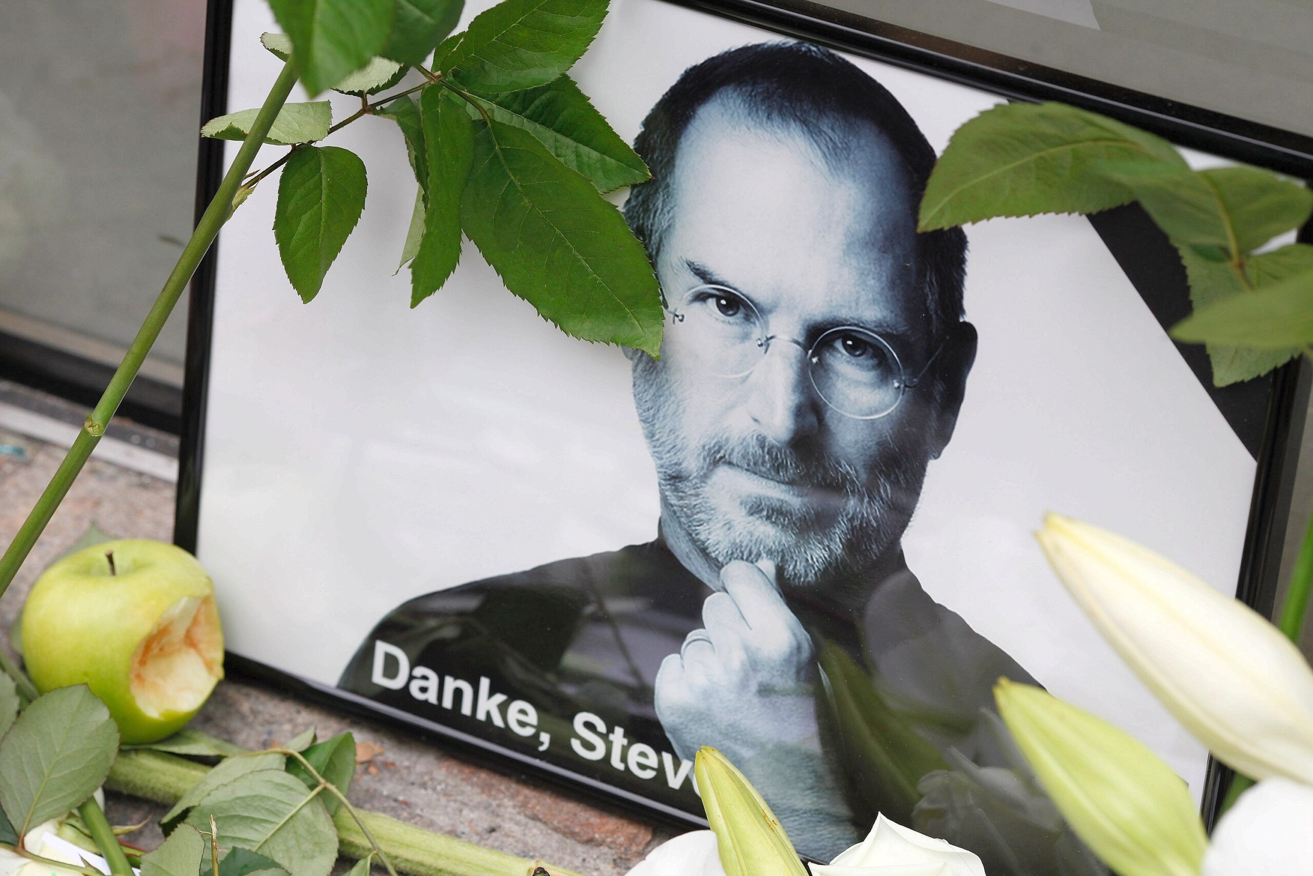 Der Apple-Mitbegründer Steve Jobs ist gestorben. Er baute in dreieinhalb Jahrzehten ein milliardenschweres Unternehmen auf, dass im Jahr 1976 das erste Produkt auf den Markt brachte. Der Apple I war ein Computer für Bastler und Ingenieure, der nur in kleiner Stückzahl herauskam. Bereits...