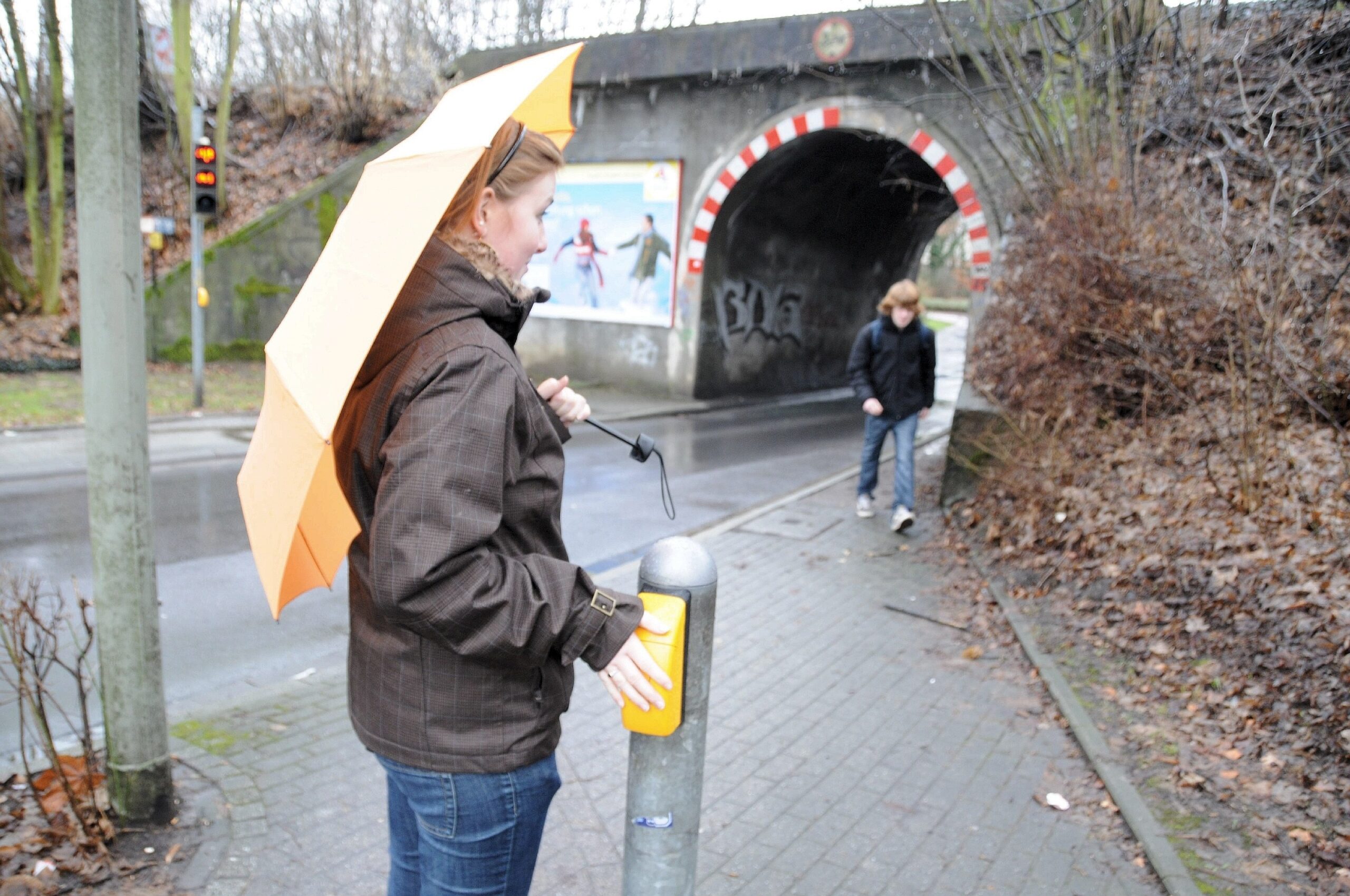 Beispiel 15: Die Stadt Werl will eine Bahnunterführung ausbauen - um jeden Preis, wie es scheint. Denn die Stadt will bereits einen Vertrag mit der Bahn schließen, bevor sie überhaupt die genauen Kosten kalkuliert hat. Fahrlässig, findet der Bund der Steuerzahler - und ein klarer Fall von drohender Verschwendung.