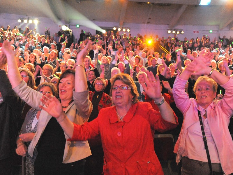 Große Jubiläumsshow "Willkommen bei Carmen Nebel" - Live aus der Westfalenhalle in Dortmund Am 12. November 2011 feierte Carmen Nebel in der Dortmunder Westfalenhalle die 50. Ausgabe ihrer Sendung. Foto: Franz Luthe