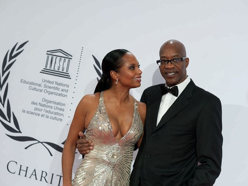 Michelle und Edwin Moses auf dem roten Teppich. Am 19.11.2011 fand die 20.  Unesco Charity  Gala 2011 im maritim Hotel Düsseldorf statt. Bei der von Ute-Henriette Ohoven initiierten Veranstaltung werden Eintrittsgelder und Spenden zugunsten der Kinderprojekte der Unesco gesammelt. |  Foto: Uwe Schaffmeister