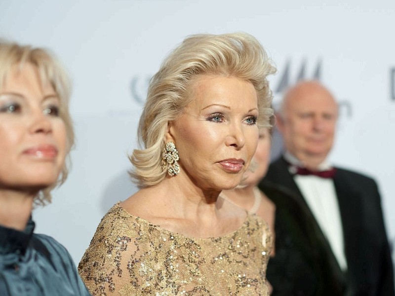 Ute-Henriette Ohoven auf dem roten Teppich. Am 19.11.2011 fand die 20.  Unesco Charity  Gala 2011 im maritim Hotel Düsseldorf statt. Bei der von Ute-Henriette Ohoven initiierten Veranstaltung werden Eintrittsgelder und Spenden zugunsten der Kinderprojekte der Unesco gesammelt. |  Foto: Uwe Schaffmeister