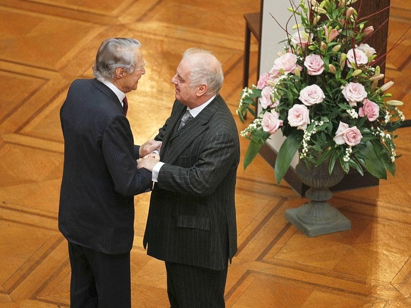 Musikalisch gratulierte Daniel Barenboim, u.a. mit Grammy und internationalem Willy-randt-Preis ausgezeichneter argentinisch-israelischer Pianist und Dirigent. Foto: AFP