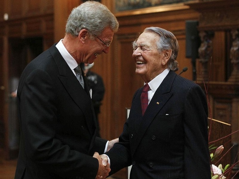 Bundespräsident Christian Wulff und Berthold Beitz, Vositzender der Alfried Krupp von Bohlen und Halbach Stiftung. Foto: Reuters