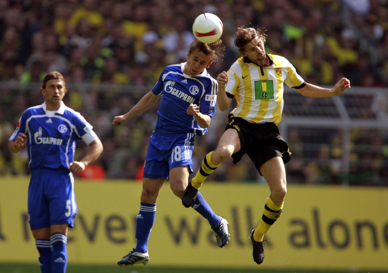 Rafinha im Zweikampf mit Dortmunds Ebi Smolarek am 12. Mai 2007.