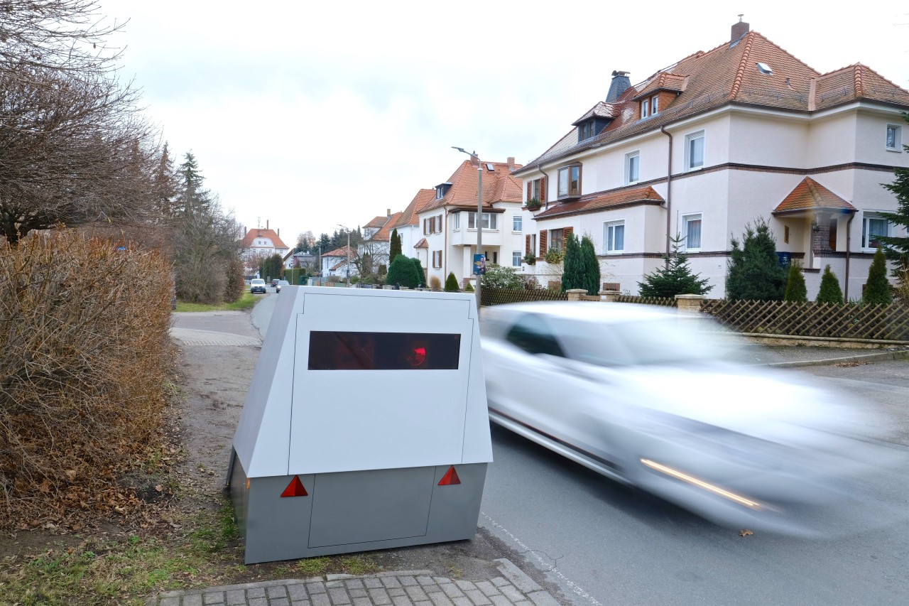 Oberhausen: Ein Autofahrer hatte es eindeutig zu eilig. (Symbolbild) 