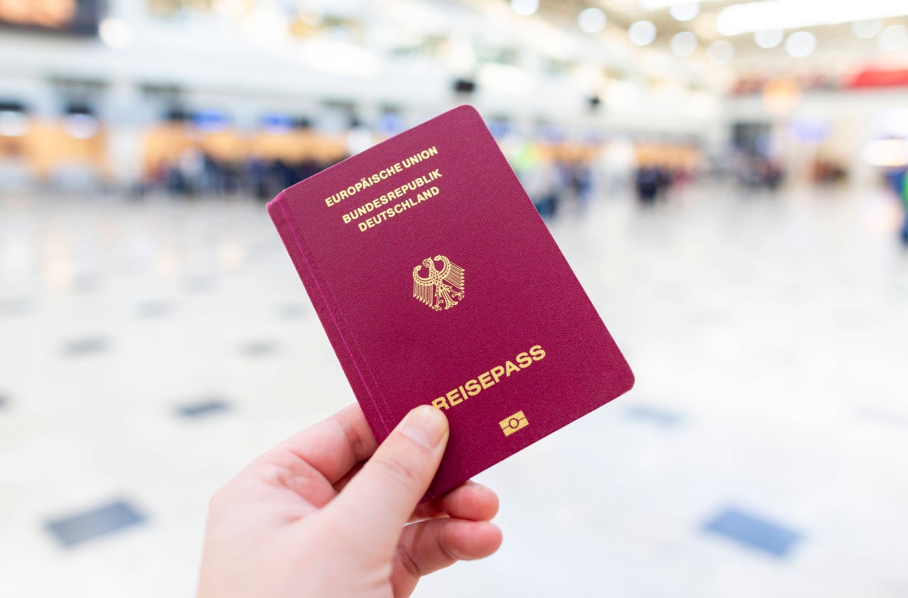 Flughafen Düsseldorf: Ein Mann wurde bei der Einreisekontroll ertappt. (Symbolbild) 