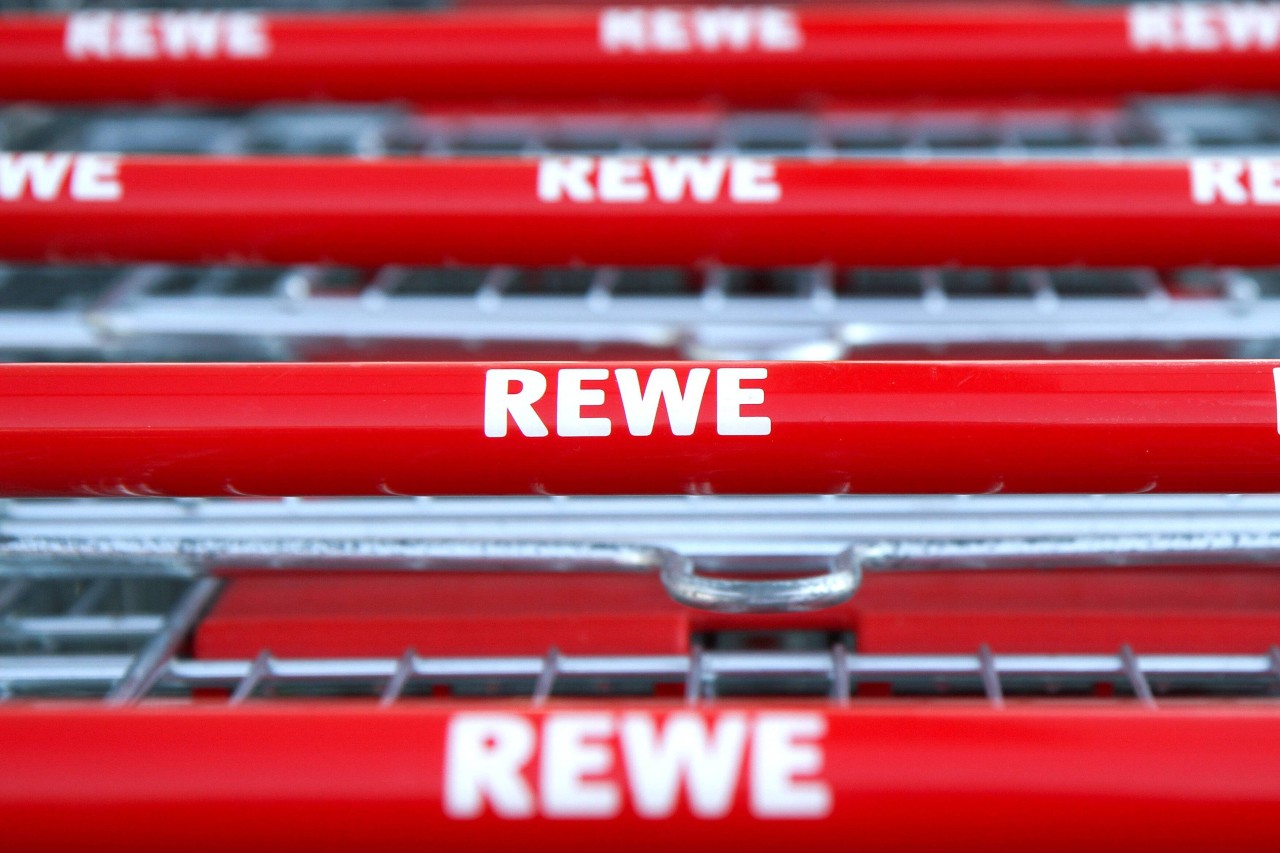 Rewe: Nicht alle stimmen der Kundin bei ihrer Beschwerde zu. Auch Rewe rechtfertigt sich mit einem Argument. (Symbolbild)