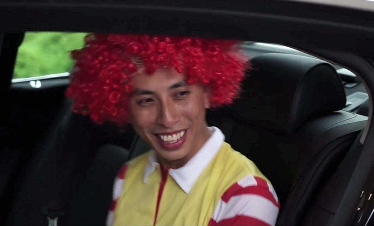 Lässig von ihm: Chen Guanyou holte seine Braut am Tag der Hochzeit als Ronald McDonald ab.