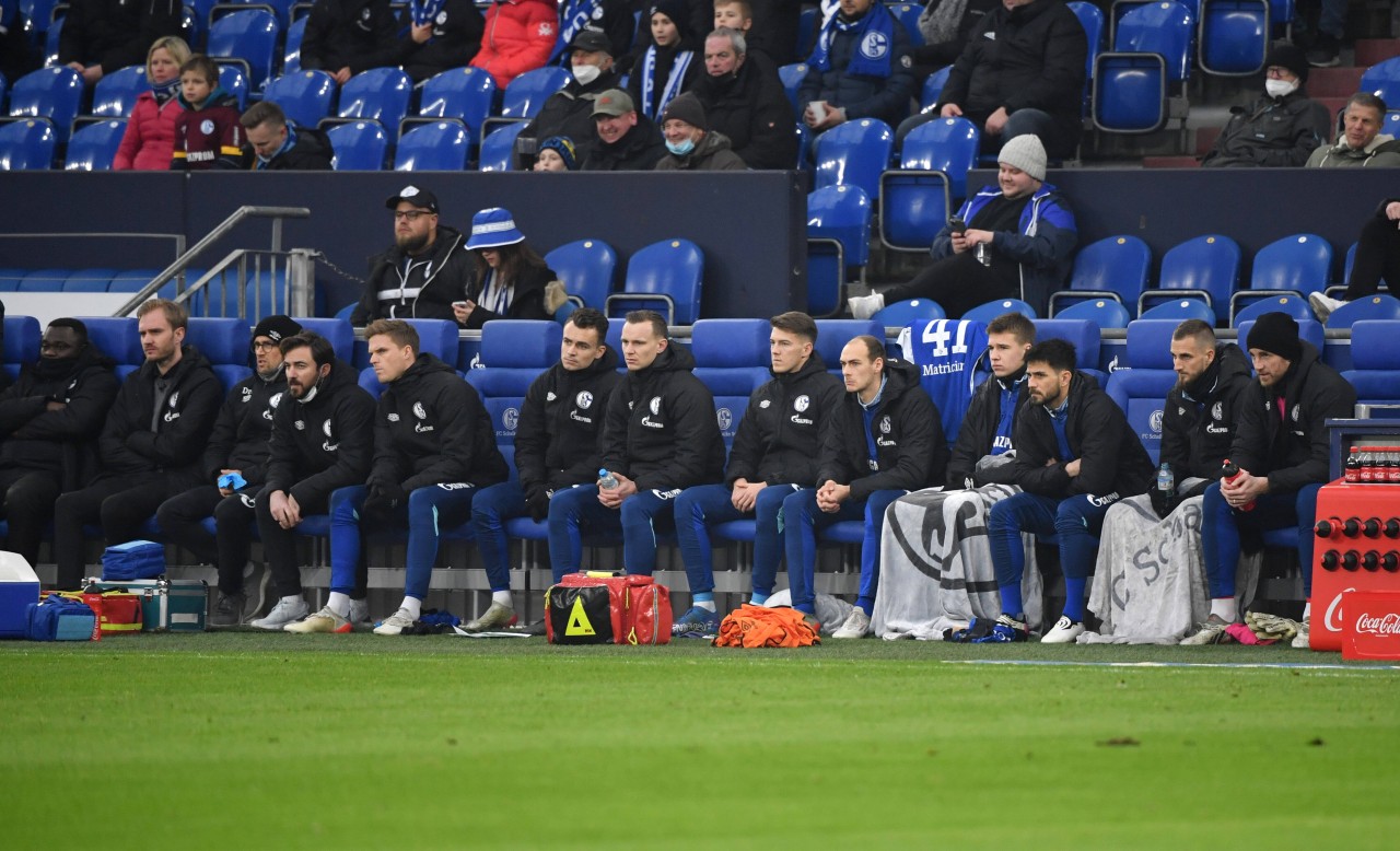 Beim FC Schalke 04 nur noch auf der Bank: Ralf Fährmann (r.).