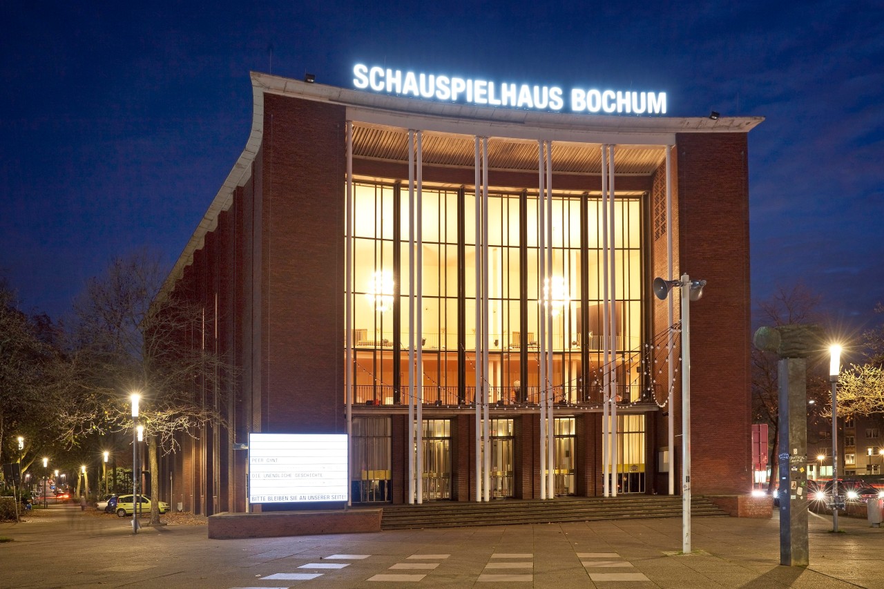 Bochum: Der Platz vor dem Schauspielshaus soll am Samstag zum Hotspot geworden sein. (Archivbild) 