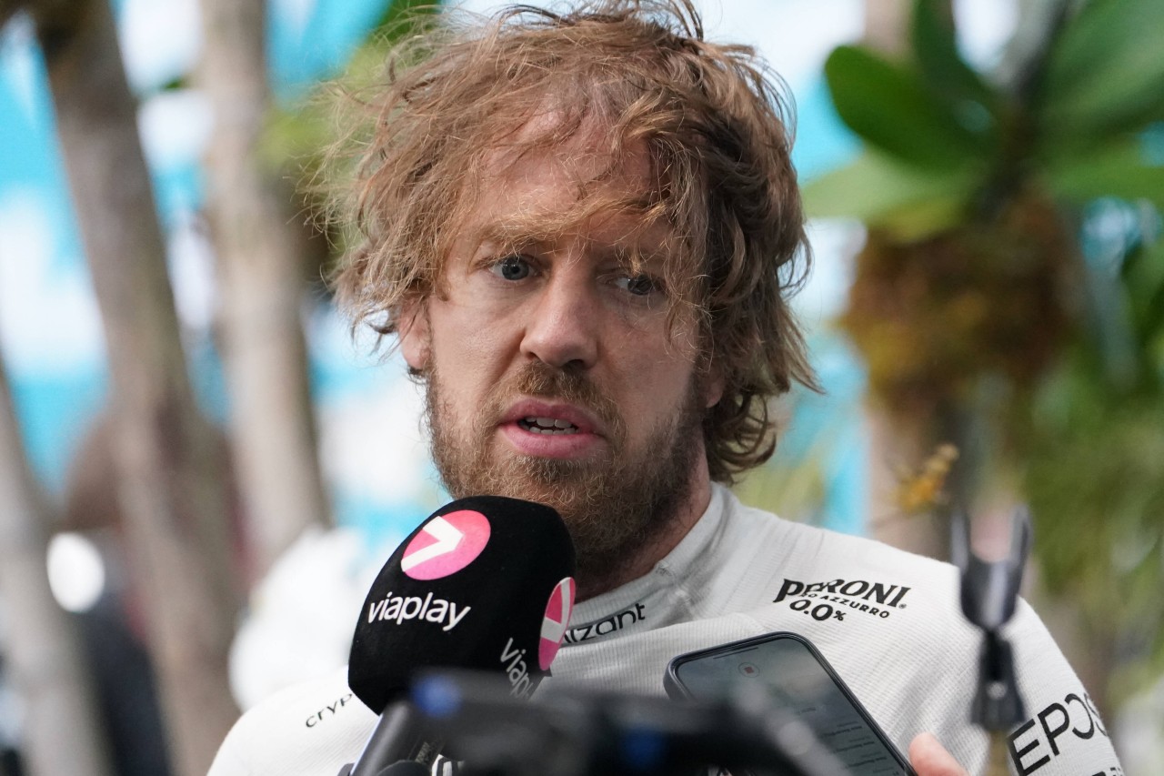 Sebastian Vettel teilt gegen den britischen Premierminister Boris Johnson.