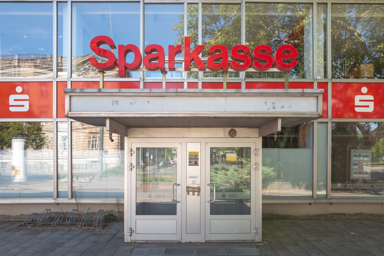 Sparkasse: Kunden müssen jetzt schnell sein, wenn sie ihre Zinsen noch zurückbekommen wollen. Doch das könnte sich lohnen. (Symbolbild)