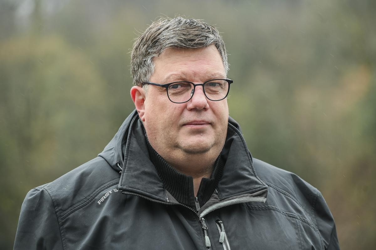 Stephan Sülzer (CDU) auf dem ehemaligen Sportplatzgelände am Volkswald. 