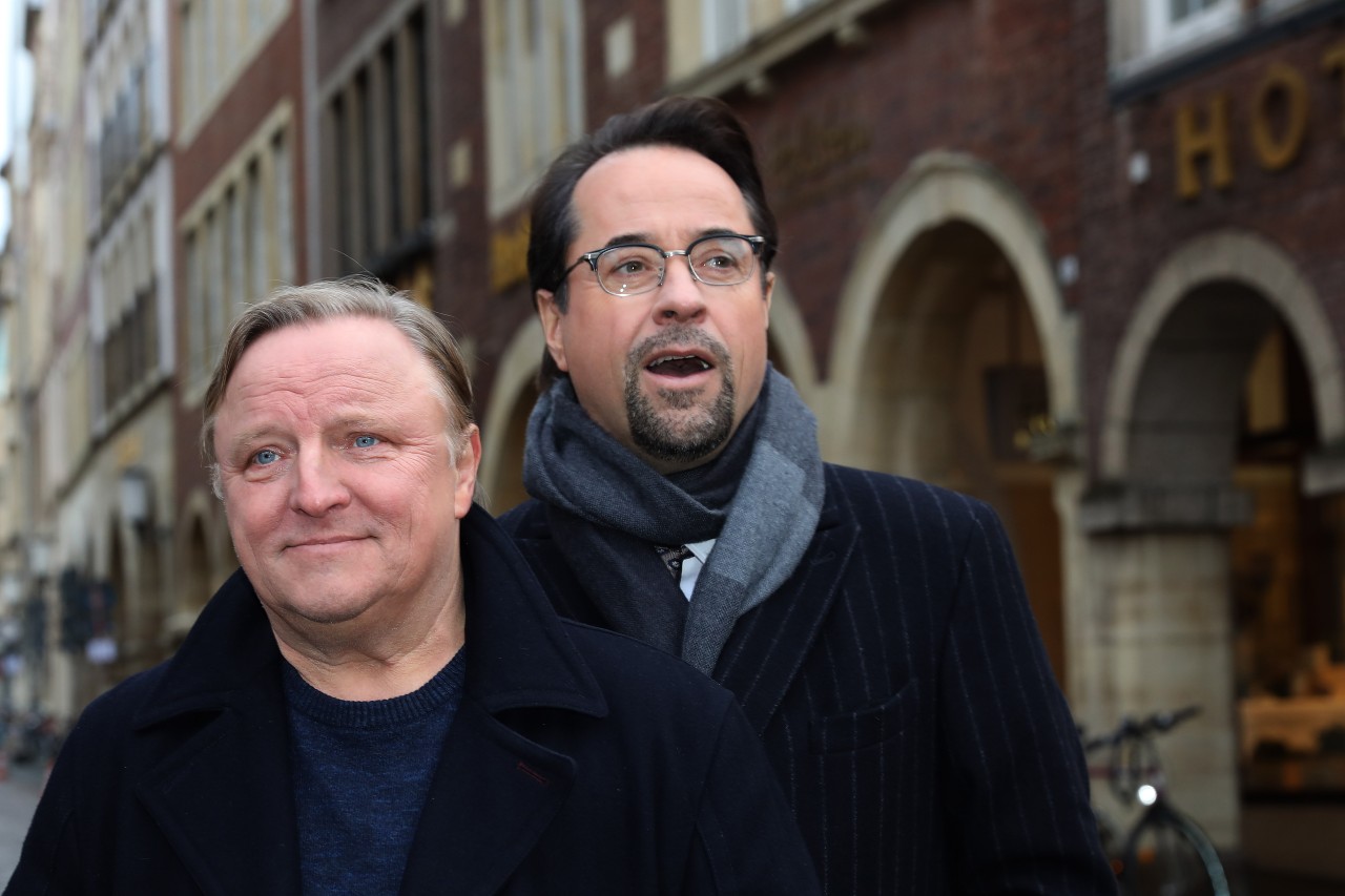 Die Schauspieler Axel Prahl und Jan Josef Liefers am Set vom Tatort Münster.