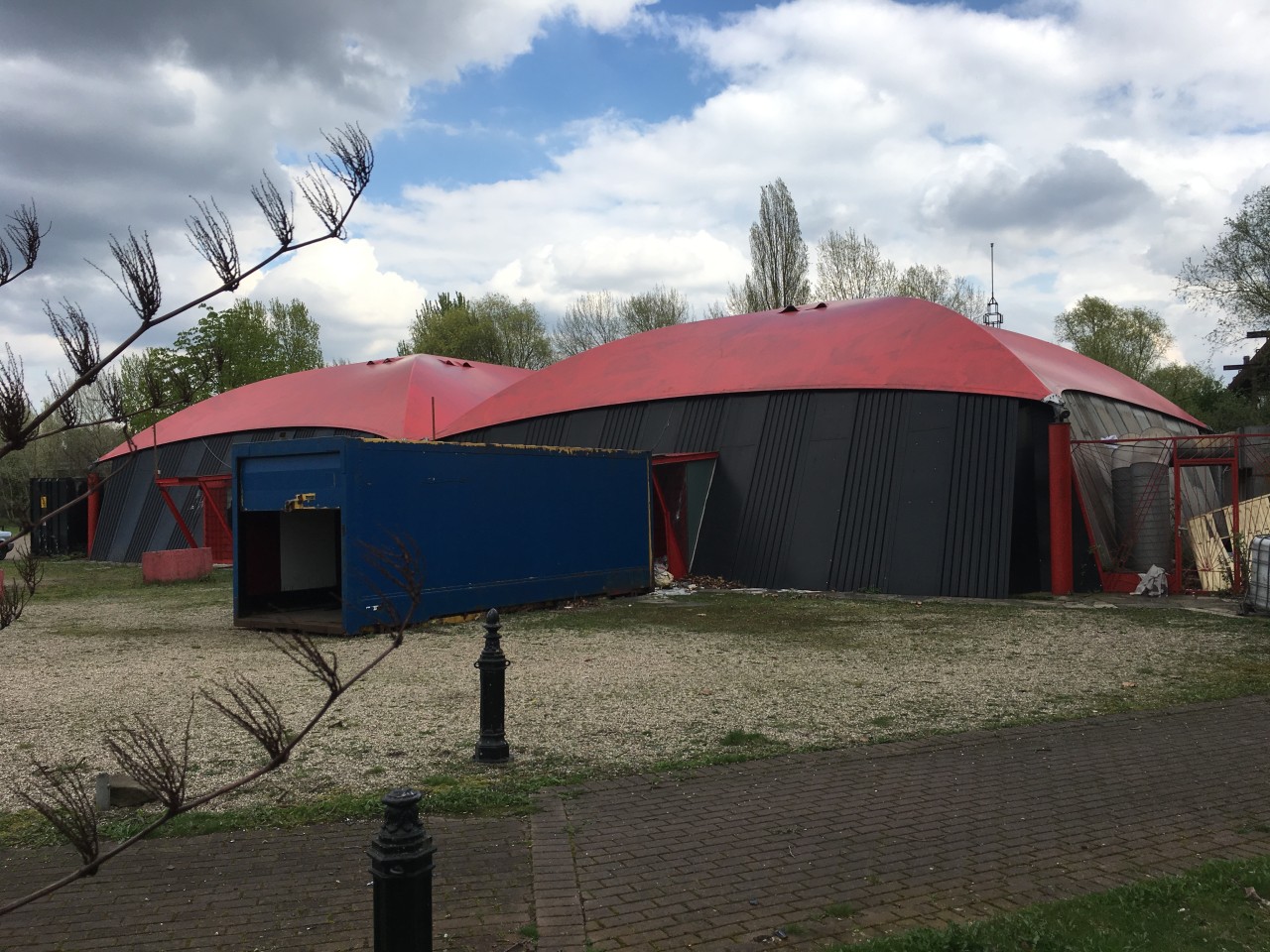 Das fliegende Bauwerk soll ab 16. Mai abgerissen werden.