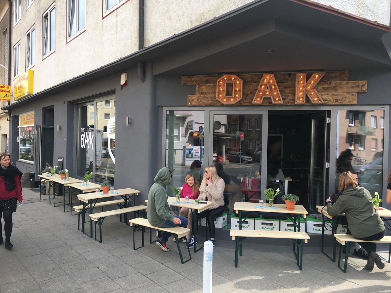 Der Eingang des „The Oak“: Am Samstag fand das Grand Opening statt. 