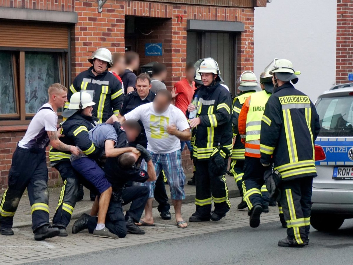 uebergriffe-feuerwehr-rettungskraefte-gewalt.jpg