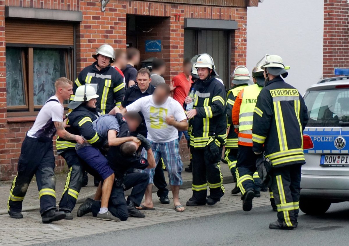 uebergriffe-feuerwehr-rettungskraefte-gewalt.jpg