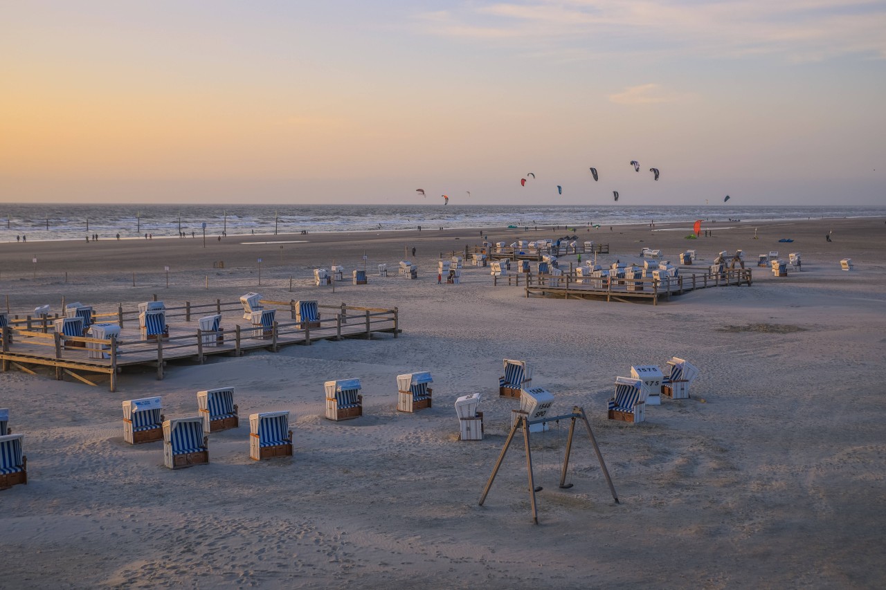 Urlaub an der Nordsee: Auch am Strand finden Spaziergänger immer wieder wilden Müll. (Symbolbild)