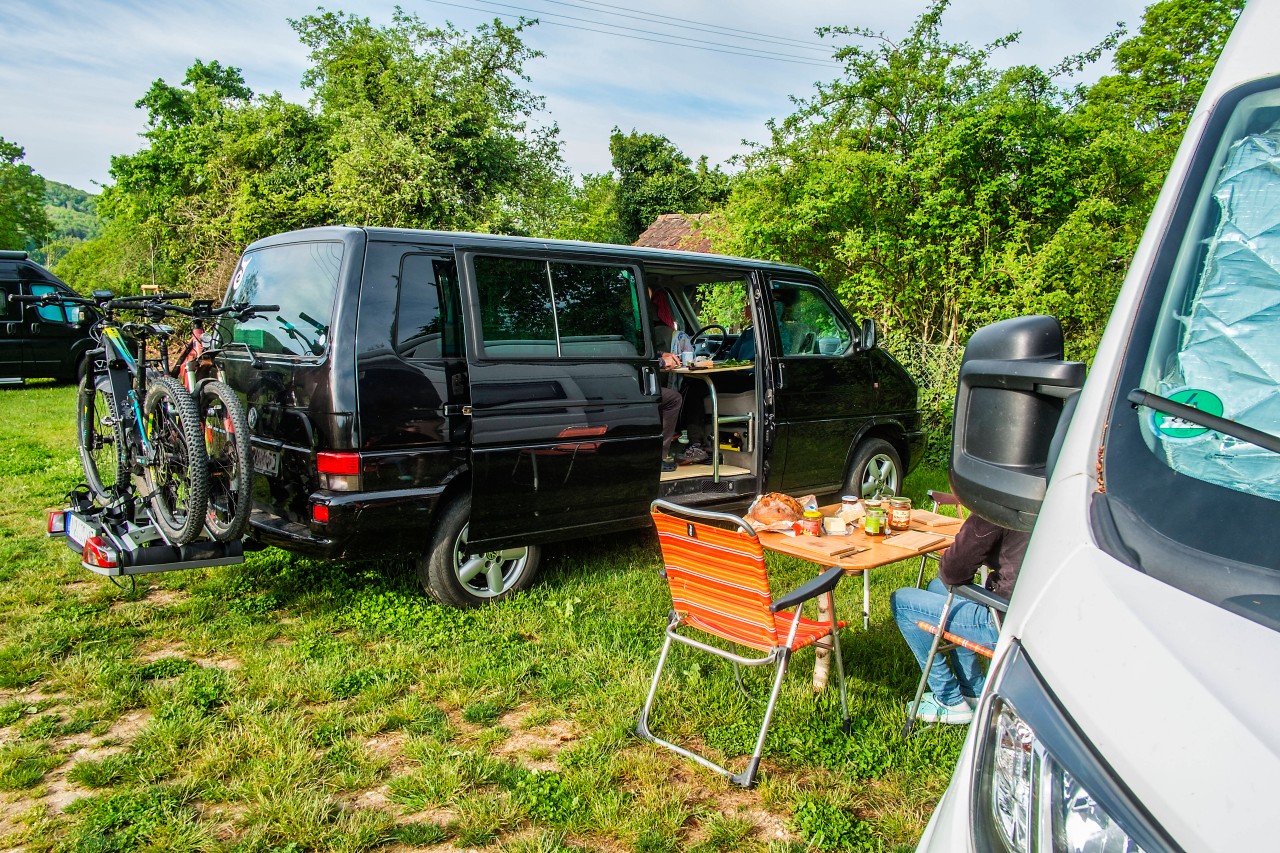 Eine Familie ist mit ihrem Campingwagen zum Urlaub aufgebrochen. Doch den hat sie sich ganz anders vorgestellt. (Symbolbild)