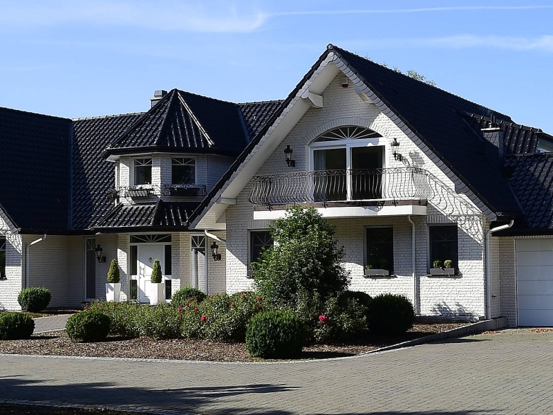 Die Ranch bietet alle Möglichkeiten für einen dekadenten Lebensstil: Das Haus hat eine Garage mit vier Autos.