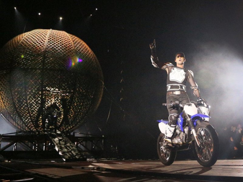 zirkus-flic-flac-motorrad-todeskugel.jpg