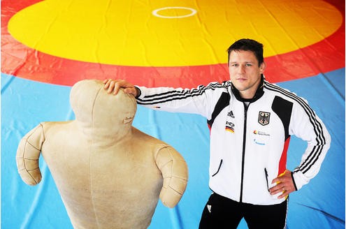 Der Dortmunder Ringer Mirko Englich, der lange für den KSV Witten auf die Matte ging, will am Sonntag den EM-Titel  in der Westfalenhalle erringen. Foto: Matthias Graben / WAZ FotoPool