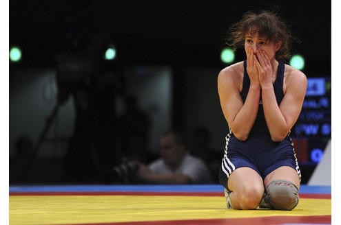 Natalia Budu (blau) aus Moldawien im Duell mit der Weißrussin Mariya Ivanova Yahorava.