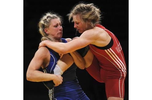 Maria Müller im Kampf mit der Polin Agnieszka Jadwiga Wieszczek (in rot).