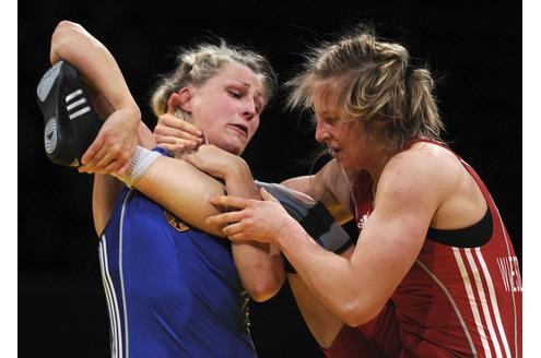 Maria Müller im Kampf mit der Polin Agnieszka Jadwiga Wieszczek (in rot).