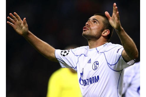 Schalke gewann 5:2 in Mailand und steht so gut wie sicher im Halbfinale der Champions League.