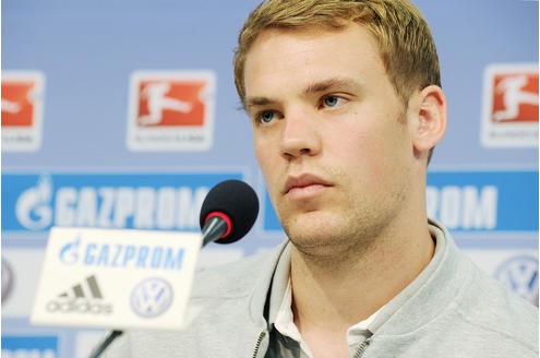 Manuel Neuer ist auf Grund seiner natürlichen Art der Schalker Fan-Liebling. Durch seine konstant starken Leistungen begehrt ihn aber auch die Konkurrenz.