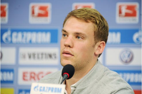 Manuel Neuer ist auf Grund seiner natürlichen Art der Schalker Fan-Liebling. Durch seine konstant starken Leistungen begehrt ihn aber auch die Konkurrenz.