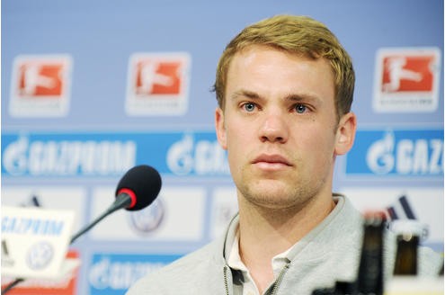 Manuel Neuer ist auf Grund seiner natürlichen Art der Schalker Fan-Liebling. Durch seine konstant starken Leistungen begehrt ihn aber auch die Konkurrenz.