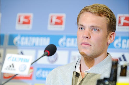 Manuel Neuer ist auf Grund seiner natürlichen Art der Schalker Fan-Liebling. Durch seine konstant starken Leistungen begehrt ihn aber auch die Konkurrenz.