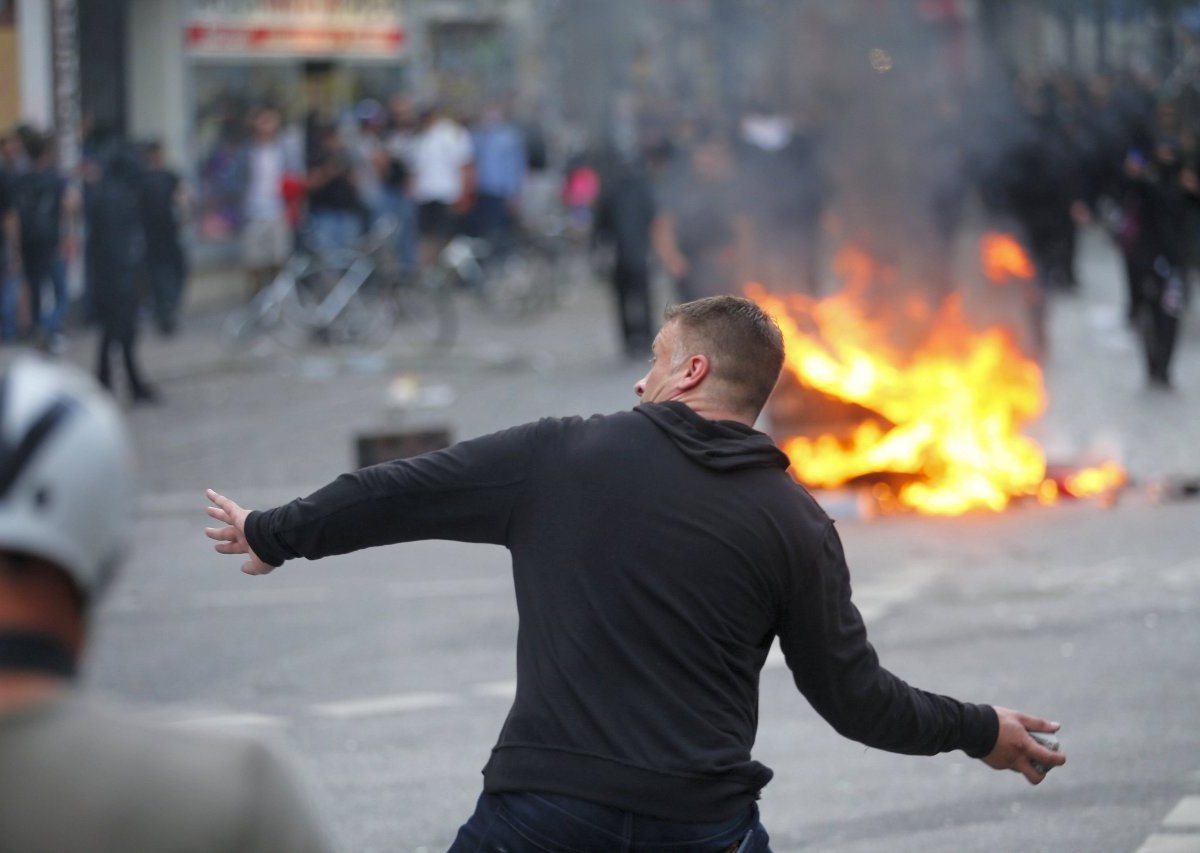 2017-07-07T191837Z_1374146080_UP1ED771HN00K_RTRMADP_3_G20-GERMANY-PROTEST-088.JPG