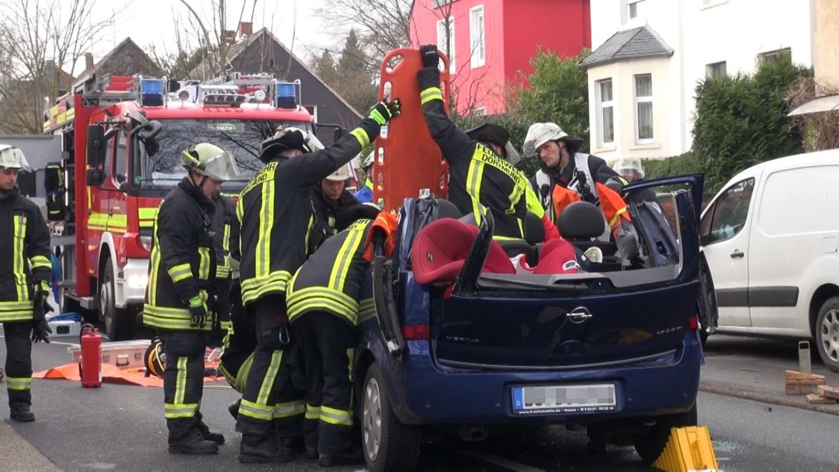 2017_12_16_Unfall_Strassenbahn_Dortmund (12).jpg