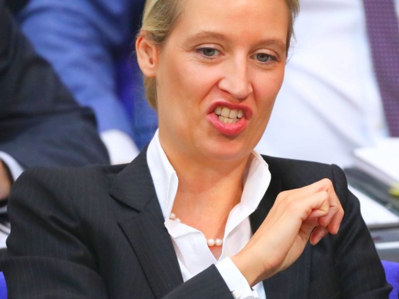 2018-07-04T081707Z_1857316445_RC11B3786D60_RTRMADP_3_GERMANY-POLITICS-BUDGET.JPG