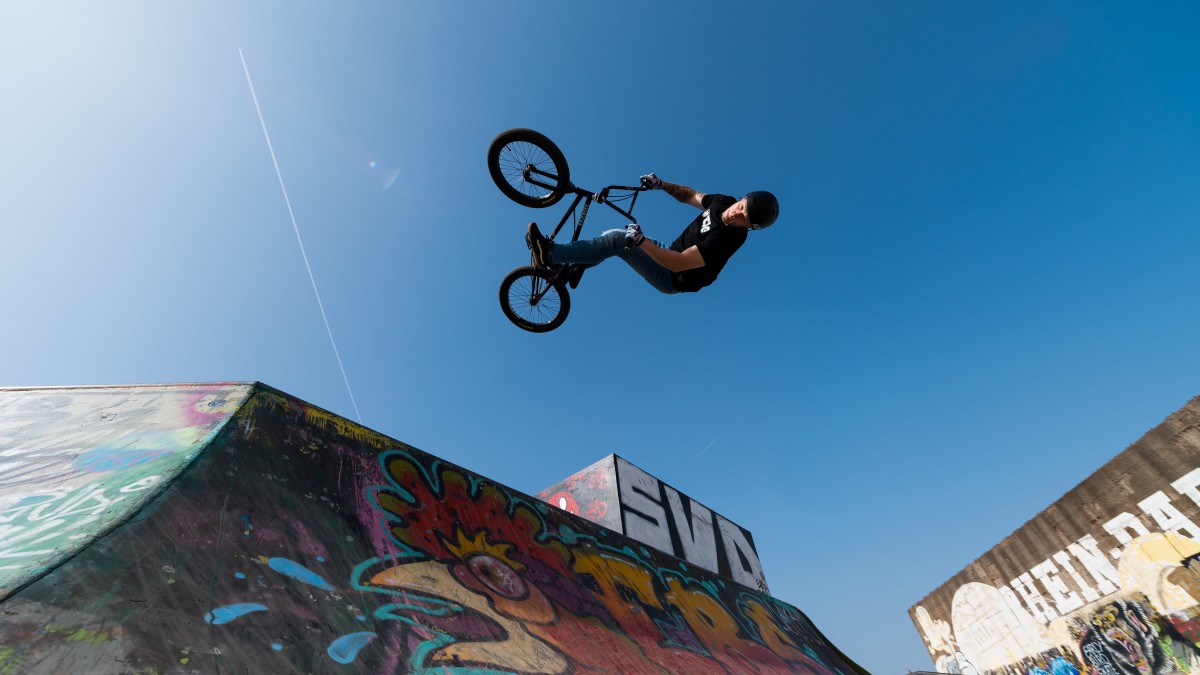 Timo Schulze verbringt fast jede freie Minute auf seinem Rad. Bis zu fünf Stunden täglich trainiert er für seine Wettkämpfe.