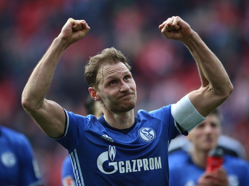 3. Platz - Benedikt Höwedes: Freunde bei Facebook: 521.000 / Follower bei Twitter: 452.000 / Abonnenten bei Instagram: 372.000 / Insgesamt: 1.345.000
