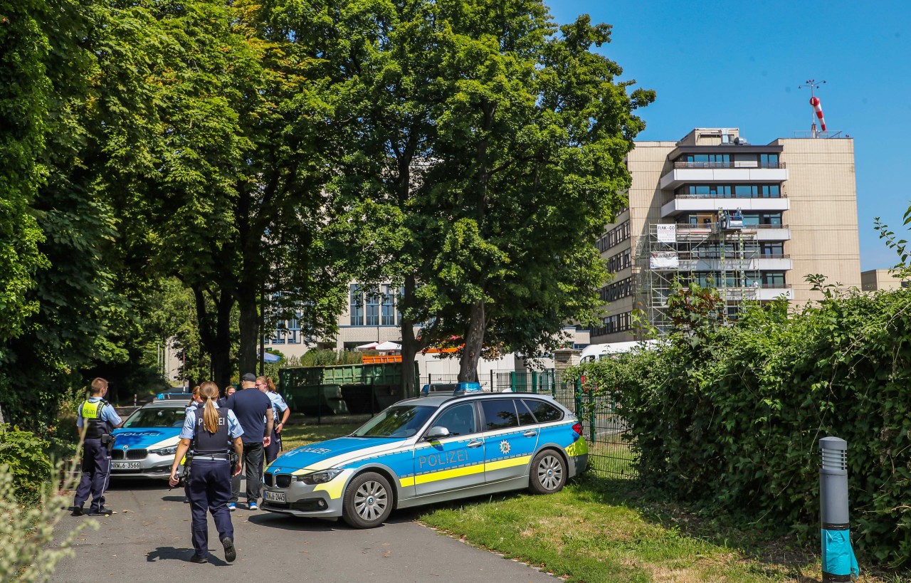 Die Polizei hat den Bereich weiträumig abgesperrt.