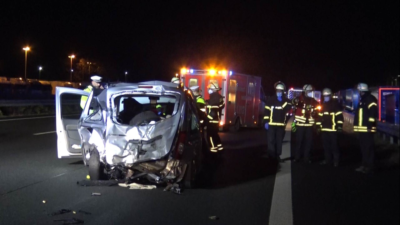 A1 bei Dortmund: Heftiger Unfall nach Fahrbahnwechsel – fünf beteiligte Autos! 